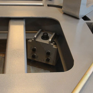 معدات ورشة عمل السيارات الهندية آلة تقويم إطار الحافلة مصنوعة من المعدن المتين - Product Image 6