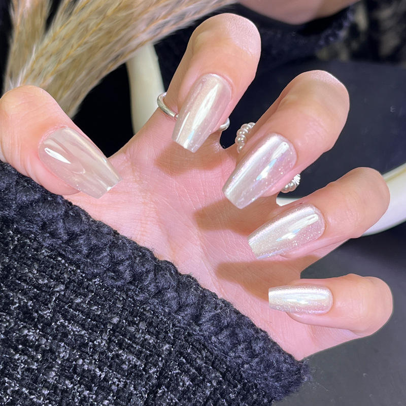 BY1744 Silver Streamer