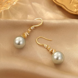 Boucles d'oreilles clous en perles de style vintage français de luxe 2025 avec zircon, bijoux en cuivre exquis pour le tempérament féminin - Product Image 6