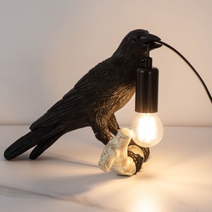 Lámpara Decorativa de Resina con Forma de Pájaro para Cabecera de Cama, Diseño Creativo - Product Image 4