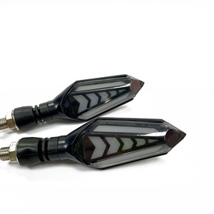 Intermitente LED Bidireccional en Forma de Flecha para Motocicleta, 12V Universal para Mejora y Reequipamiento - Product Image 3