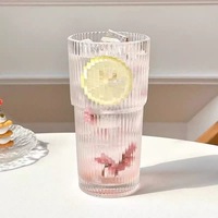 Gobelet à café épais de haute qualité, design élégant, avec couvercle et paille, en verre à rayures verticales, pour l'exportation