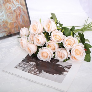 Vente chaude Rose artificielle en soie Rose à longue tige Rose au toucher réel Rose <span class=keywords><strong>blanche</strong></span> pour les fleurs décoratives de mariage - Product Image 5