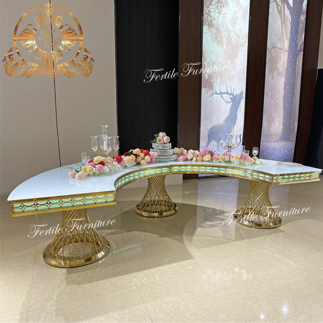 Événement de mariage utilisé restaurant nid base antique avec lumière led demi-lune table à manger