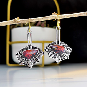 Orecchini pendenti a forma di foglia d'acero rossa per donna, stile vintage naturale, accessori per l'uso quotidiano - Product Image 4