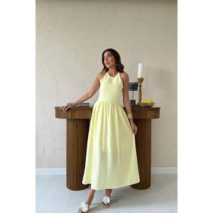 Elegante Vestido Amarillo de Lino sin Espalda, Cuello Halter, Corte A, Cintura Elástica, Transpirable, para Fiestas y Celebraciones, Estilo Casual - Product Image 4
