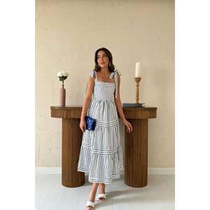 เดรสทรงเอลายทางสีน้ำเงินกรมท่า ขายส่ง เอวสม็อค ไร้สายรัด ระบายอากาศได้ดี ผ้าทอ สวมใส่สบายๆ ทุกวัน - Product Image 5