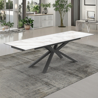 Ensemble de tables à manger extensibles en céramique marbrée Inol de 12 mm avec 12 places, fabriquées avec des pieds en métal et un plateau en pierre frittée