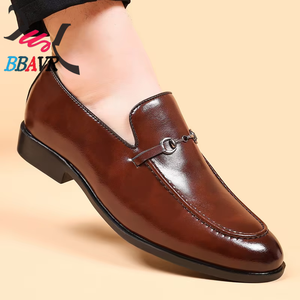 Mocasines Negros y Marrones al por Mayor de Fábrica, con Parte Superior de PU, Suela de Goma, Punta Puntiaguda, Zapatos Formales de Vestir para Hombre - Product Image 2