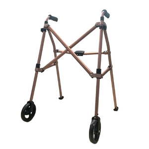 Déambulateur pliable à roulettes rose doré pour la rééducation des personnes âgées - Product Image 1