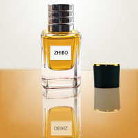 Flacon de parfum en verre transparent carré de luxe rechargeable de 30 ml avec vaporisateur et étiquette personnalisée avec boîte