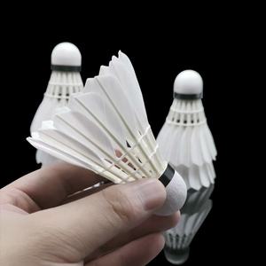 Volant de balle de badminton en gros Tournoi professionnel Plume de canard Cigu fabriqué en Chine - Product Image 3