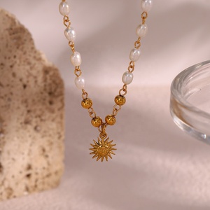 Collier avec pendentif soleil en perles d'eau douce, chaîne en acier inoxydable plaqué or 18 carats, <span class=keywords><strong>design</strong></span> unique - Product Image 3