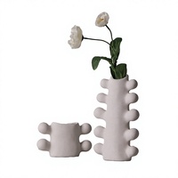 Vase de table en porcelaine de style nordique moderne et minimaliste, créatif, pour la décoration intérieure, ornement décoratif haut de gamme