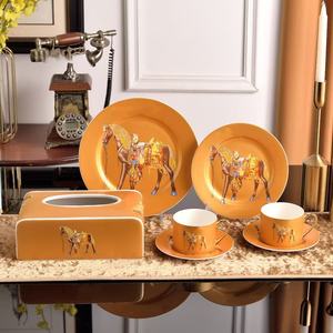 طبق بورسلين ذهبي على شكل حصان ناعم ، غسالة صحون بالمينا على الطراز الصيني آمنة لحفلات الزفاف والقهوة والغربية - Product Image 1