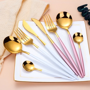 Ensemble de <span class=keywords><strong>couverts</strong></span> en acier inoxydable <span class=keywords><strong>24</strong></span> pièces doré, ensemble de <span class=keywords><strong>couverts</strong></span> de luxe portugais pour mariage, ensemble de <span class=keywords><strong>couverts</strong></span> noirs avec boîte cadeau <span class=keywords><strong>24</strong></span> pièces - Product Image 6