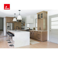 AllandCabinet Armoire de cuisine de style encastré en bois massif d'érable avec finition teintée de luxe avec îlot en quartz dans les villas