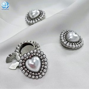 <span class=keywords><strong>Cache</strong></span>-boutons décoratifs en émail noir et <span class=keywords><strong>blanc</strong></span> en forme de cœur, clips à boutons dorés, boutons de manchette pour chemises et cols de chemises pour femmes - Product Image 3