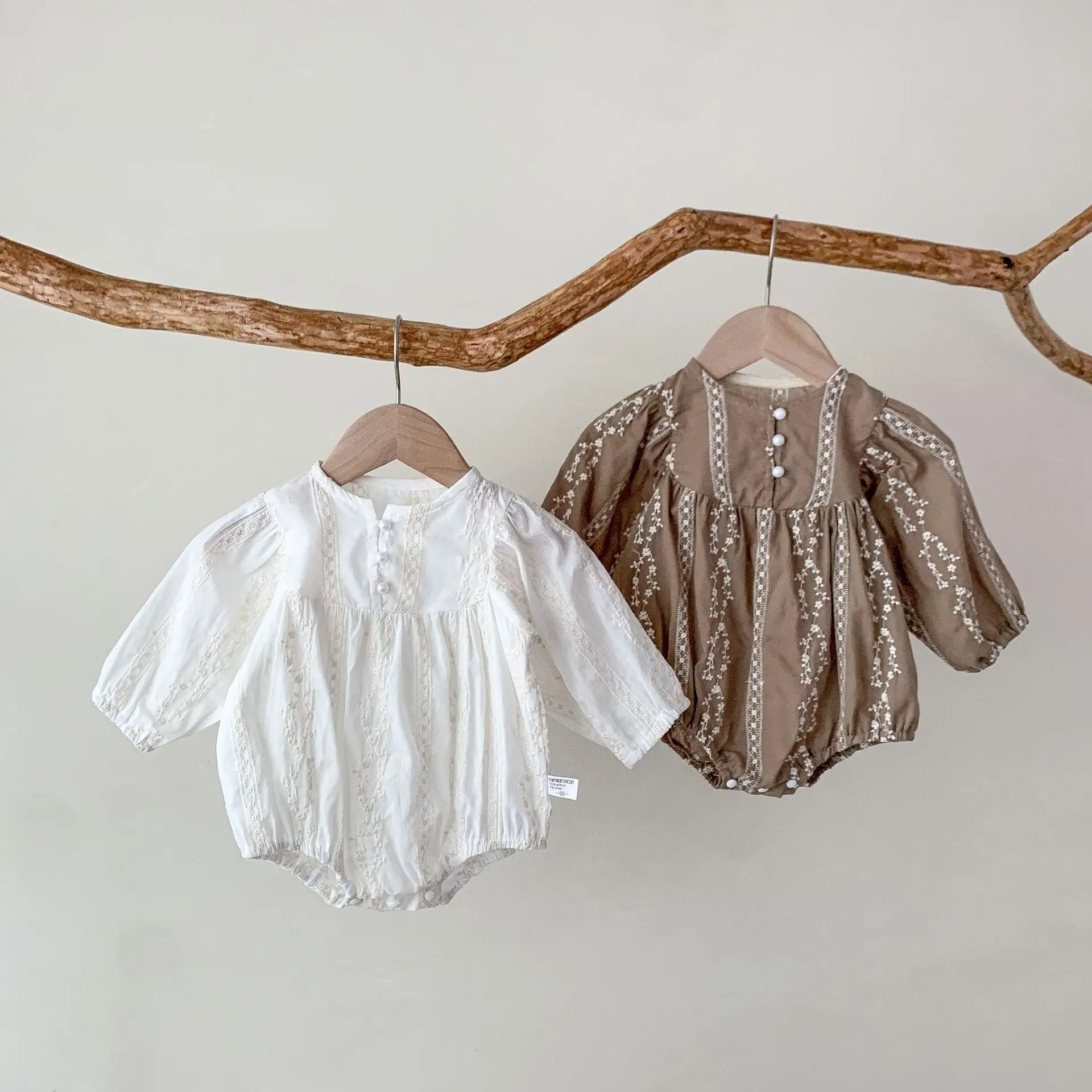 Vestiti della neonata pizzo avorio cotone organico volant neonata pagliaccetto tutina neonata tuta intera floreale