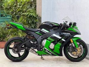 Kawasaki Ninja ZX-10R WSBK Champion Superbike 998cc, 4 cylindres en ligne, 210 CV, RAM-AIR, Motos à essence - Product Image 3