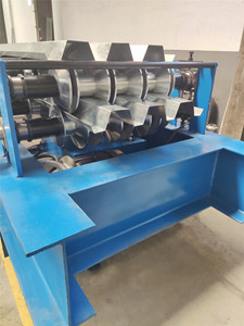 Máquina formadora de rollos para techos y cubiertas de suelo de chapa de acero corrugado galvanizado Fácil de operar 1-2mm de espesor 380V - Product Image 5