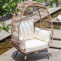 Échantillon gratuit Chaise balançoire en osier suspendue en forme d'oeuf pour l'intérieur moderne Meubles de jardin en rotin en métal Balançoire extérieure pour le patio