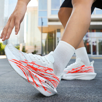 Nouvelles chaussures de sport tendance pour hommes et femmes, chaussures de course à semelle épaisse et rembourrée, respirantes en maille, chaussures décontractées pour les voyages en plein air