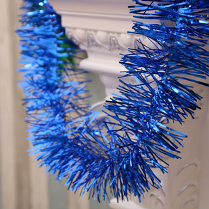 Venda por atacado de decorações de Natal em 2m, folhas decorativas de Natal com listras de árvores de Natal - Product Image 5