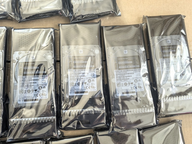 DE Series Storage 2.4T SAS 2.5inch Hard Drive PN:4XB7A88046 Spare Part Number: 03LE911 Disk Body ST2400MM0129