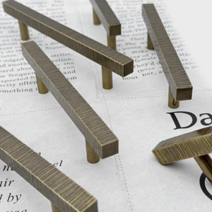 Hot bán handmade rắn Antique Brass có khía tủ xử lý Tủ Closet tủ quần áo kéo - Product Image 3