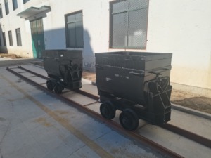 Chariot minier pour le transport du charbon, du minerai et de l'argile, équipement durable de transport sur rail souterrain - Product Image 6