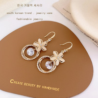 Anting bunga temperamen trendi anting-anting pernyataan berlian imitasi mode anting-anting emas menjuntai indah