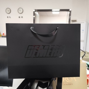 Sac en papier personnalisé de luxe avec logo en feuille d'or mat gaufré UV, grand, moyen, noir, cadeau, sac en papier robuste pour magasin de vêtements, sac de shopping - Product Image 2