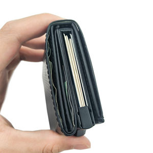 กระเป๋าใส่บัตรเครดิตแบบมีปุ่มปิด ดีไซน์หรูหรา ผลิตจากคาร์บอนไฟเบอร์อัจฉริยะ พร้อมช่องใส่ RFID ป้องกันการโจรกรรมข้อมูล - Product Image 4