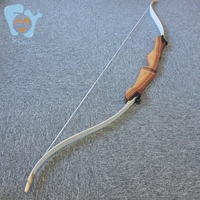 Jeu de tir à l'arc gonflable pour enfants avec 10 flèches en mousse durables, arc recurve, tiges en carbone et plumes en plastique