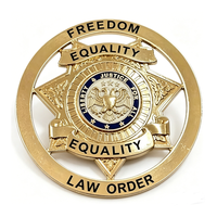 Pin de Solapa Personalizado de Aleación de Zinc con Esmalte Suave y Texturizado, Diseño de Graduación de Élite, Venta al por Mayor Directa de Fábrica