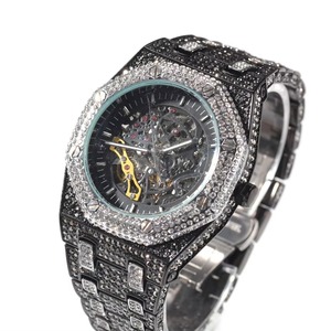 Relojes Mecánicos de Acero Inoxidable de Alta Calidad en Negro y Dorado con Esfera de Cristal, Manecillas y Diseño de Lujo con Cristales - Product Image 1