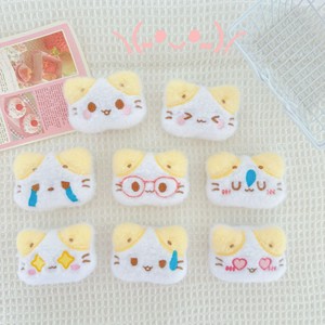 Peluches emoji chat neuves en stock - accessoires de dessin animé de style japonais, décorations et jolies pinces à cheveux pour enfants - Product Image 2