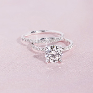 Anello Minimalista da Donna con Grande Pietra Scintillante, Gioiello Versatile alla Moda - Product Image 4