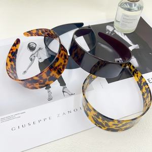 Serre-tête large en acétate écaille de tortue, épingle à cheveux rétro imprimé léopard ambre, accessoire capillaire tendance du moment - Product Image 1