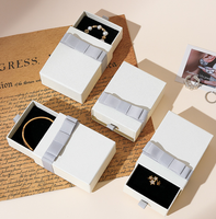 Boîte Cadeau Portable pour Bijoux et Montres avec Tiroir pour Bagues, Boucles d'Oreilles, Pendentifs, Bracelets - Boîte en Papier Rigide avec Décoration Nœud