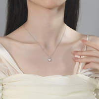 Collier Moissanite Light Encounter en Argent Sterling S925, Chaîne Géométrique Classique, Design Luxueux et Élégant, Pendentif Clavicule