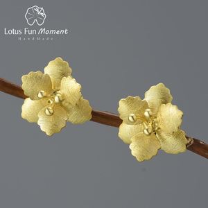 Venta al por mayor 18K chapado en oro plata esterlina 925 delicada <span class=keywords><strong>Malus</strong></span> <span class=keywords><strong>Spectabilis</strong></span> forma flor pendientes regalo joyería fina para mujeres regalos - Product Image 1