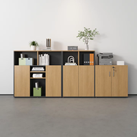 Meuble de classement commercial en bois massif au design moderne avec éléments transparents, modèle bas à poser au sol avec tiroirs
