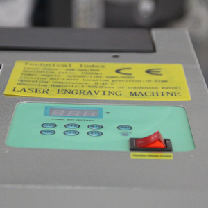 Co2 cắt laser và máy khắc cho Acrylic gỗ - Product Image 6