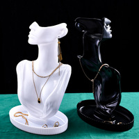 Présentoir de magasin de bijoux en plastique noir économique, modèle buste, pour colliers, chaînes et boucles d'oreilles