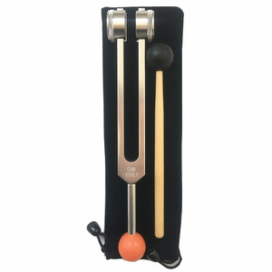 Vente directe d'usine de diapasons de yoga en alliage d'aluminium OM136.1, diapasons OM avec marteau de massage. - Product Image 1