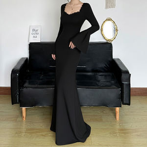 Robe longue élégante et sexy à col carré, manches longues cloche, couleur unie, coupe amincissante, style sombre - Product Image 6