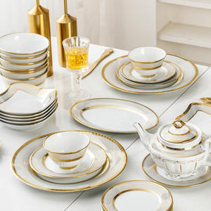 أطقم أواني طعام فاخرة من السيراميك بنقش ذهبي وبتصميم مخصص، أطقم عشاء من البورسلين الأوروبي الأنيق، أدوات مائدة وأطباق بحافة ذهبية لحفلات الزفاف - Product Image 2