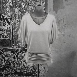 เสื้อยืดผู้หญิงสำหรับฤดูร้อน ทรงพอดีตัว ยืดหยุ่นได้ ใส่สบาย ระบายอากาศดี ผลิตจากโพลีเอสเตอร์ แขนสั้น - Product Image 3